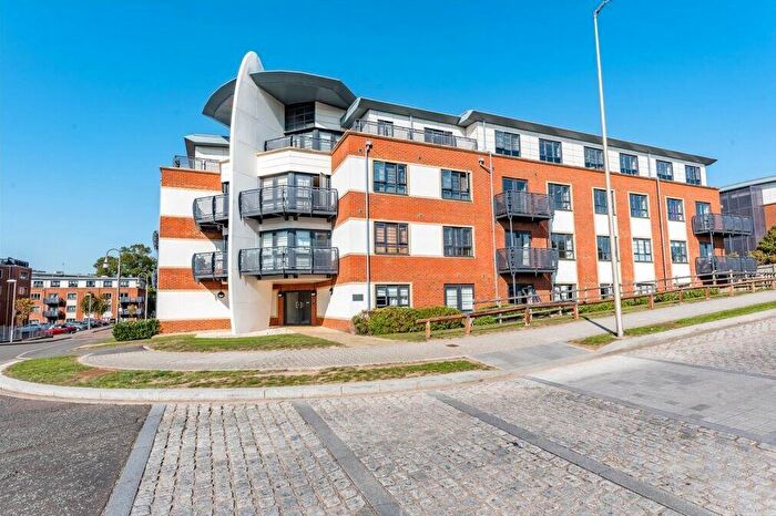 2 Bedroom Flat To Rent In Wallis Square, Farnborough, Hampshire, GU14