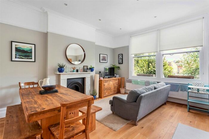 2 Bedroom Flat To Rent In Queens Drive, London, N4