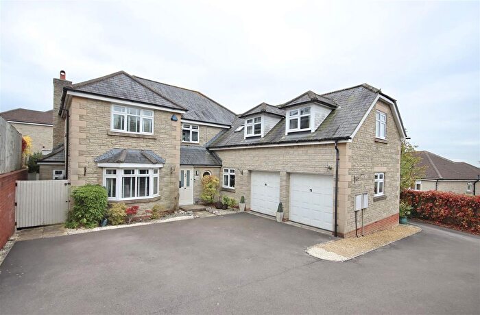 5 Bedroom Detached House For Sale In Portal Close, Chippenham, SN15