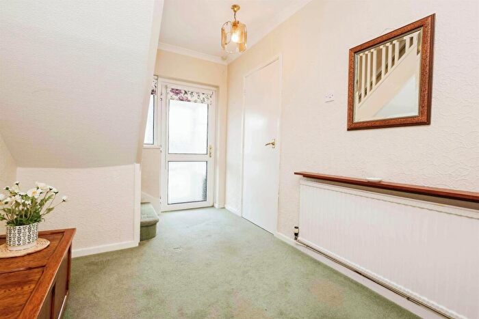3 Bedroom Semi-Detached House For Sale In Woodford Avenue, Birmingham, B36