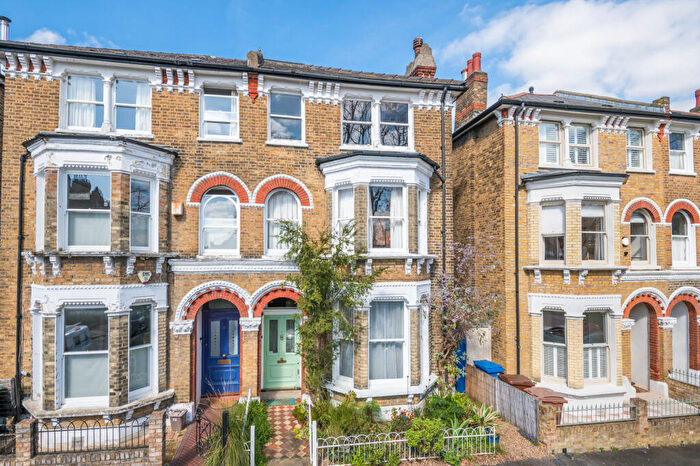 5 Bedroom Semi Detached House For Sale In The Gardens, London, London, SE22