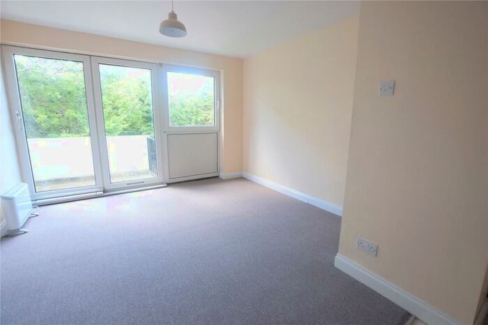 Studio To Rent In Crescent Court, Crescent Road, Reading, Berkshire, RG1