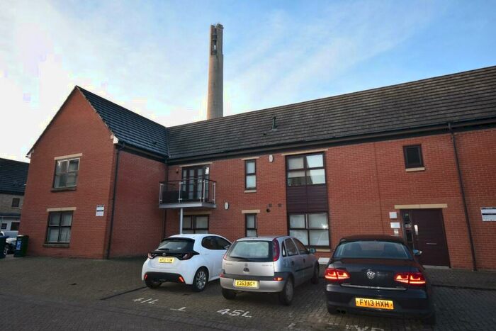 2 Bedroom Flat To Rent In Far End, St James, Northampton, NN5