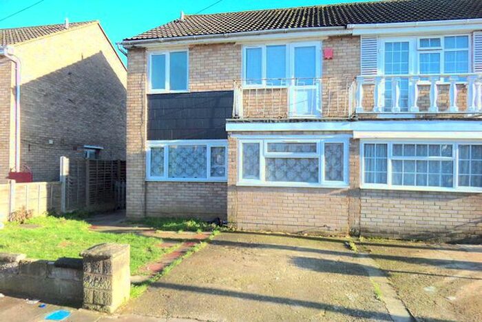 3 Bedroom Semi-Detached House To Rent In Farm Close, Southall, UB1