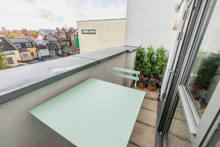 2 Bedroom Flat To Rent In Bicycle Mews, London, SW4