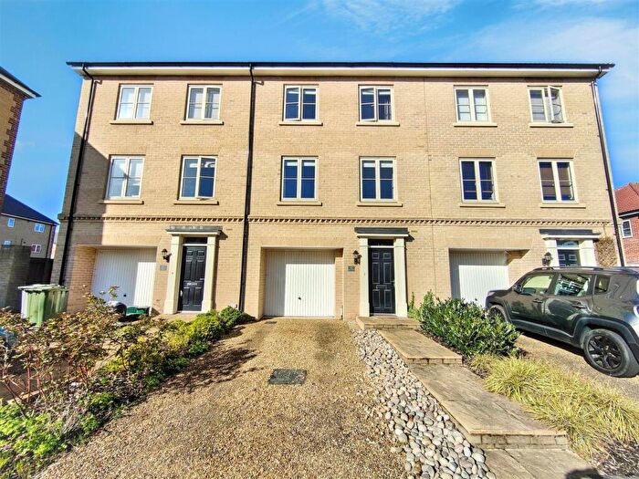 3 Bedroom Town House For Sale In Overstrand Way, Sprowston, Norwich, NR7