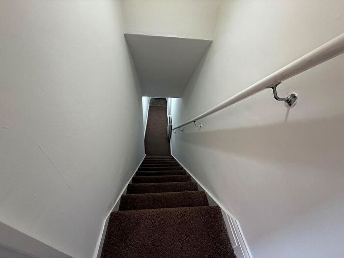 1 Bedroom Flat To Rent In Sparrows Herne, Bushey, Hertfordshire, WD23