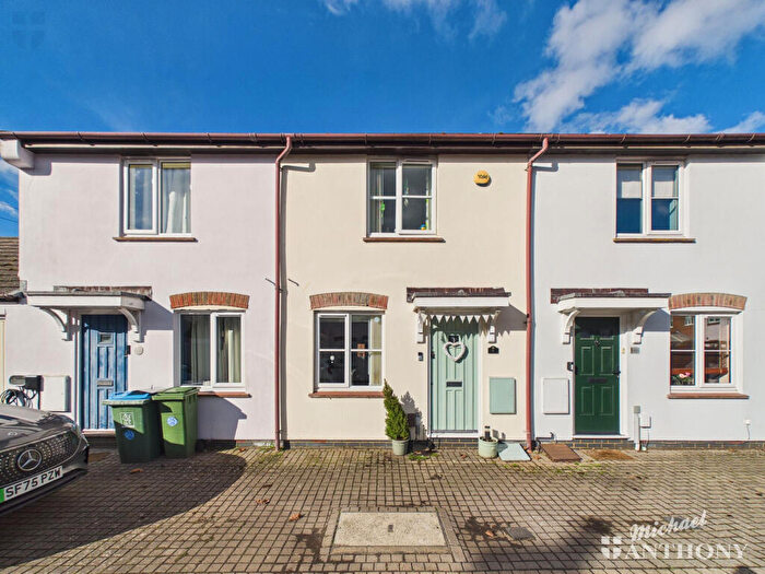 2 Bedroom Terraced House For Sale In Howletts Close, Aylesbury, HP19