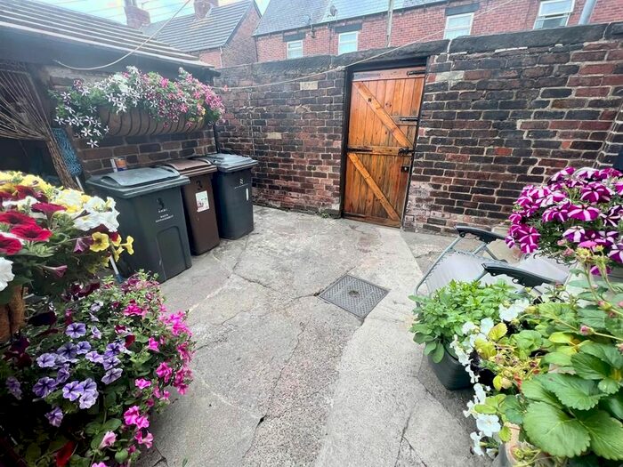 2 Bedroom Flat To Rent In Allott Street, Hoyland Common, Barnsley, S74