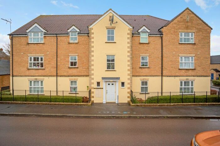 2 Bedroom Flat To Rent In Kingfisher Court, Calne SN11
