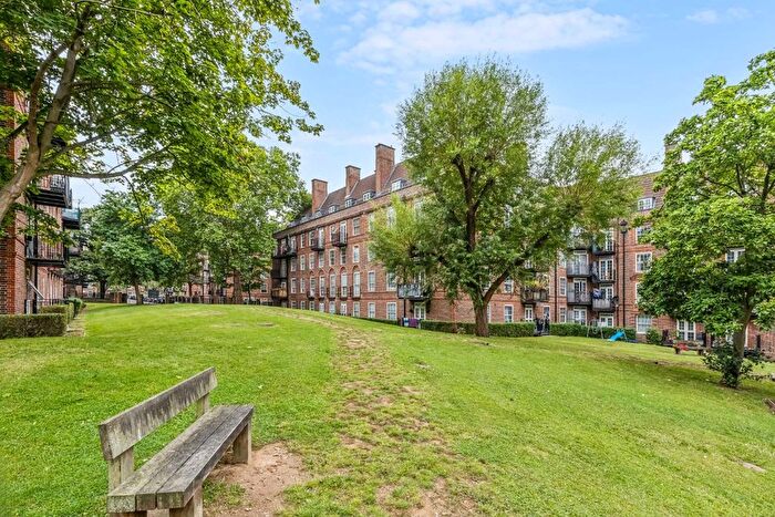 3 Bedroom Flat To Rent In Tilson Gardens, Brixton, SW2