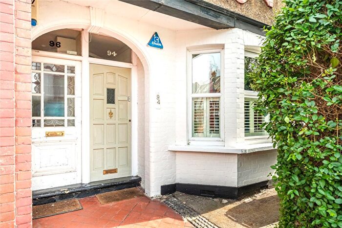 2 Bedroom Flat For Sale In Clementina Road, Leyton, London, E10