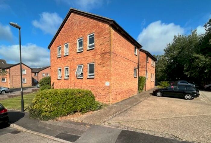 Studio To Rent In Hillingdale, Crawley, RH11