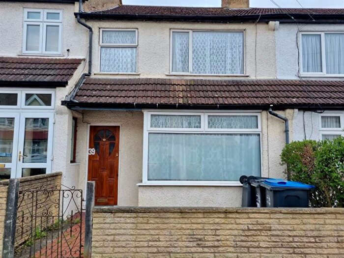 3 Bedroom Terraced House For Sale In Midhurst Avenue, Croydon, CR0