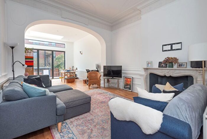 2 Bedroom Flat To Rent In A Lymington Road, London, NW6