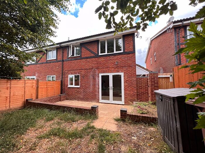 1 Bedroom Terraced House To Rent In Swan Mead, Luton, Bedfordshire, LU4