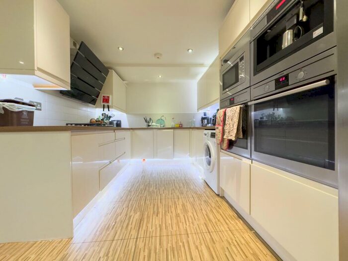 6 Bedroom Flat To Rent In Miskin Street, Cathays, CF24