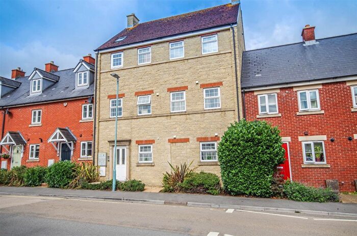2 Bedroom Flat To Rent In May Lane, Dursley, GL11