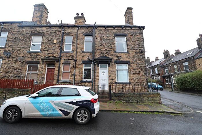 2 Bedroom End Of Terrace House To Rent In Rosemont Grove, Bramley, Leeds, LS13