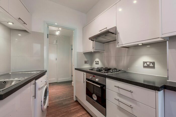 3 Bedroom Flat To Rent In Willesden Lane, London, NW2