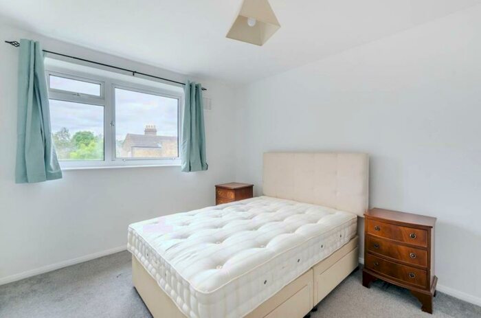 2 Bedroom Apartment To Rent In Elsinore Road, London, SE23