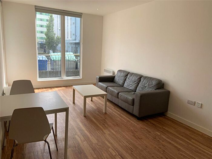 2 Bedroom Flat To Rent In The Exchange, Elmira Way, Salford Quays, Greater Manchester, M5