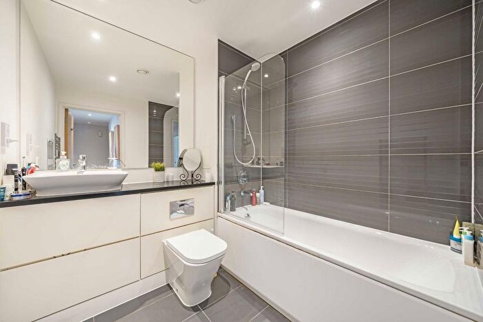 2 Bedroom Flat For Sale In Freda Street, Bermondsey, SE16