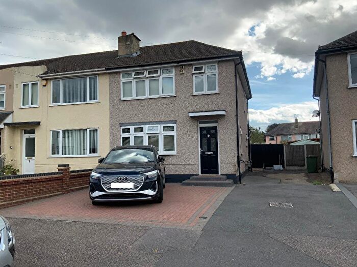 3 Bedroom End Of Terrace House For Sale In Woodcote Avenue, Elm Park, Hornchurch, Essex, RM12