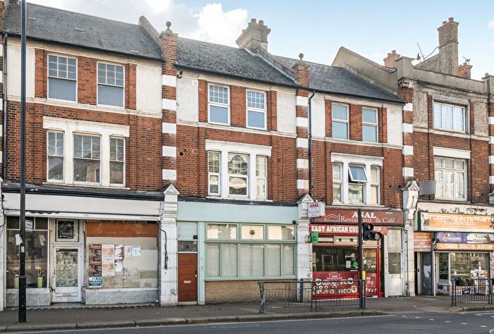 2 Bedroom Flat For Sale In Amen Corner, London, SW17