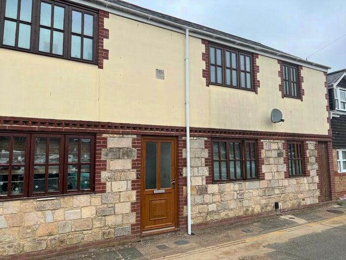 1 Bedroom Flat To Rent In Scarrots Lane, Newport, PO30