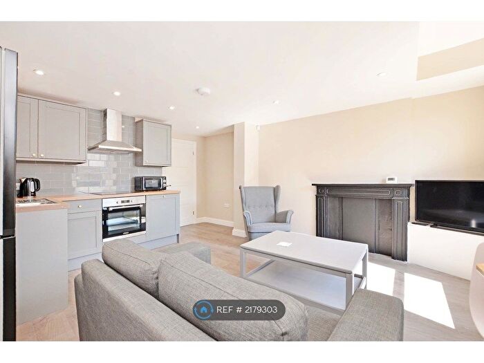 2 Bedroom Flat To Rent In Whitham Road, Sheffield, S10