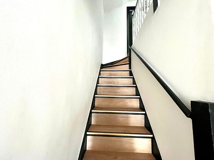 7 Bedroom End Of Terrace House To Rent In Yeading Fork, Hayes, UB4