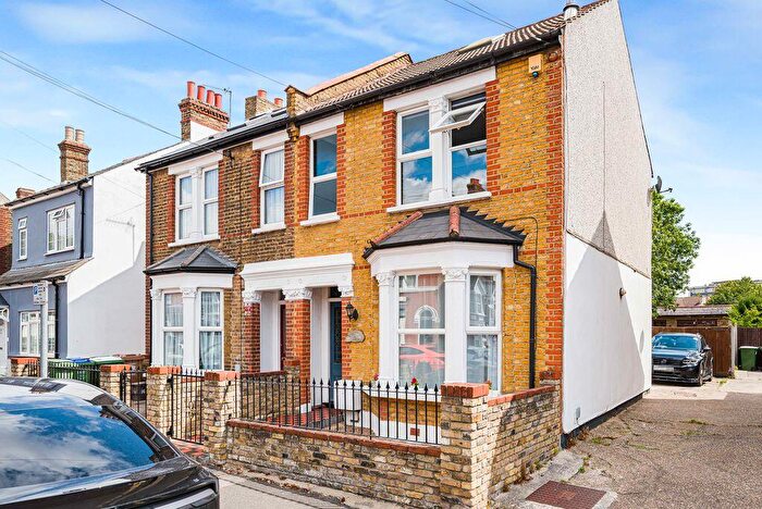 3 Bedroom Semi Detached House For Sale In Oaklands Road, Bexleyheath, DA6