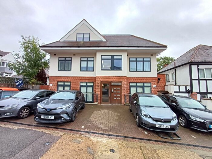 2 Bedroom Flat To Rent In Graham Road, London, NW4