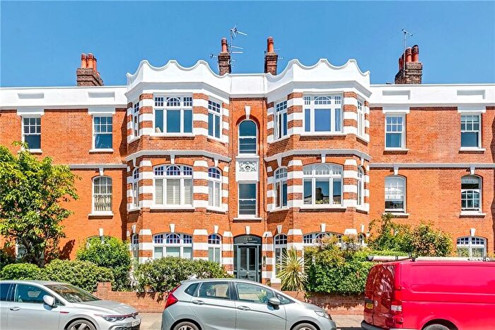 2 Bedroom Flat To Rent In Castelnau Gardens, Barnes, SW13