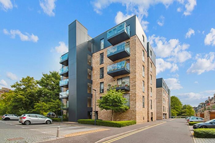 2 Bedroom Flat To Rent In Hamilton Gardens, Flat /, Botanics, Glasgow, G12