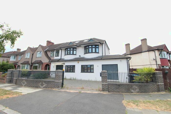 5 Bedroom Semi-Detached House To Rent In Thurleston Avenue, Morden, SM4