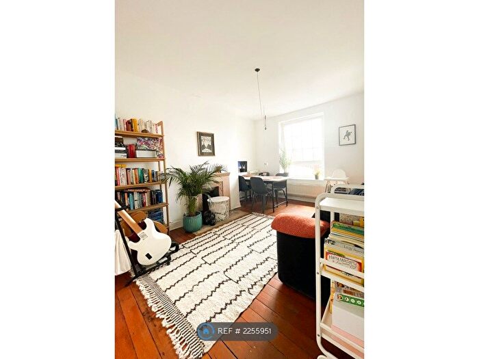 2 Bedroom Flat To Rent In Ada Place, London, E2