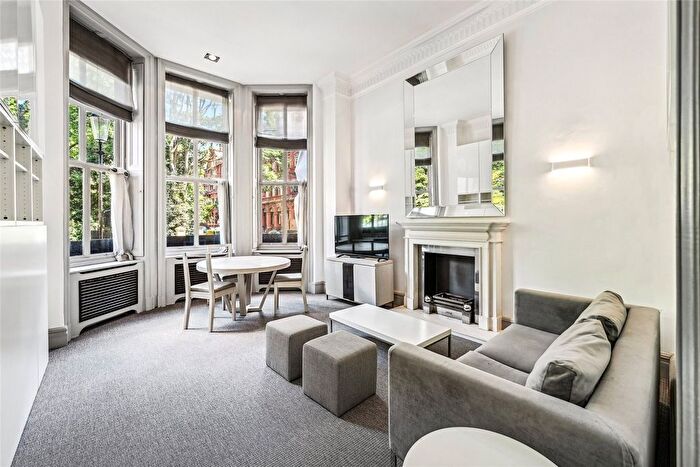 1 Bedroom Flat To Rent In Cadogan Square, London, SW1X