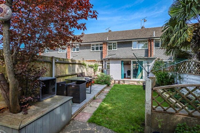 3 Bedroom Terraced House For Sale In Cricket Lea, Lindford, GU35