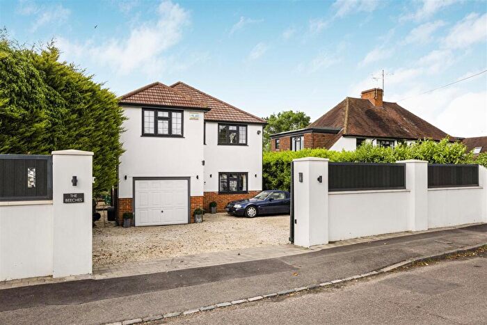 4 Bedroom Detached House For Sale In Bath Road, Sonning, Reading, RG4