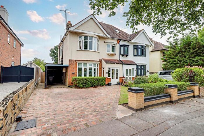2 Bedroom Flat For Sale In * Parking And Garden * Southbourne Grove, Westcliff-On-Sea, SS0
