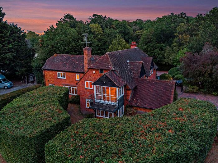 5 Bedroom Equestrian Property For Sale In Reading Road, Mattingley, Hampshire, RG27