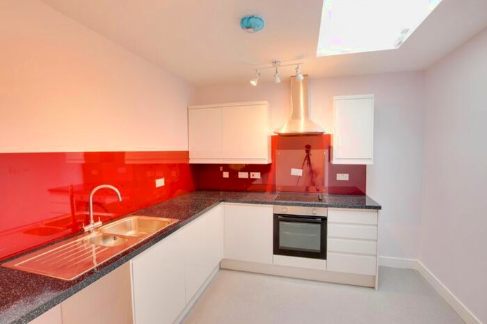 2 Bedroom Flat To Rent In Castle Street, Trowbridge, BA14