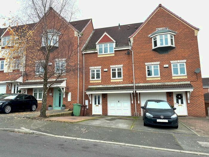 3 Bedroom Town House To Rent In Sandpiper Road, Calder Grove, Wakefield, WF4
