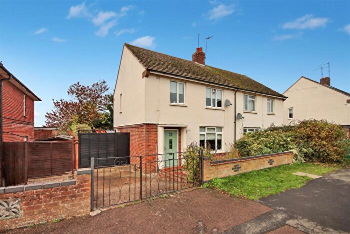 3 Bedroom Semi Detached House For Sale In Balmoral Avenue, Rushden, NN10