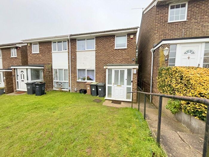 3 Bedroom Semi Detached House To Rent In Brill Close, Luton, Bedfordshire, LU2