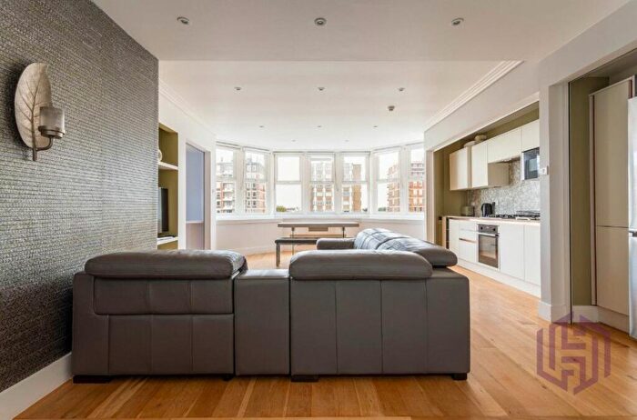 2 Bedroom Flat To Rent In Grand Avenue -, P15