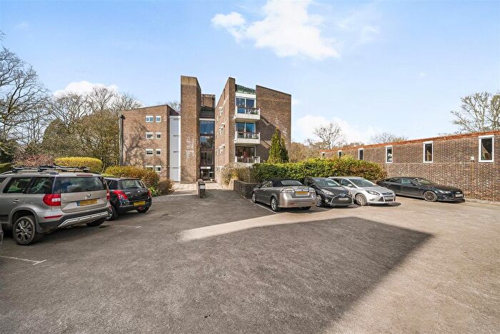 3 Bedroom Flat For Sale In Church Road, Leigh Woods, BS8