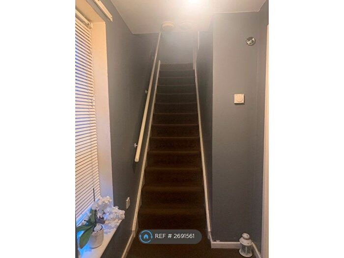 3 Bedroom Semi Detached House To Rent In Honeysuckle Drive, Dewsbury, WF12